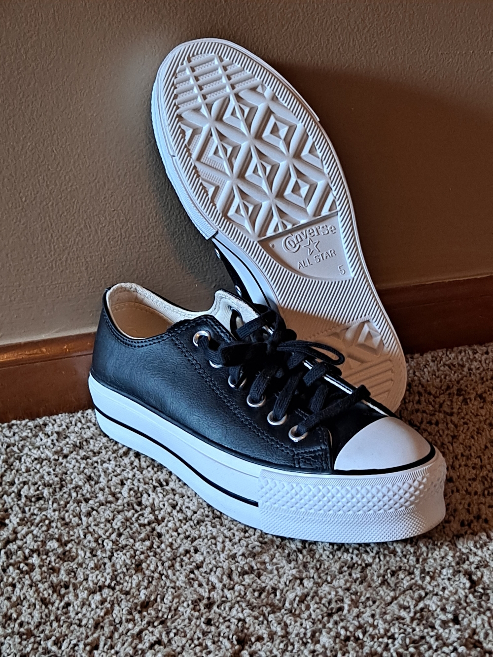 Converse Black Leather Low-Top Platform Sneakers with White Sole Women Size 7